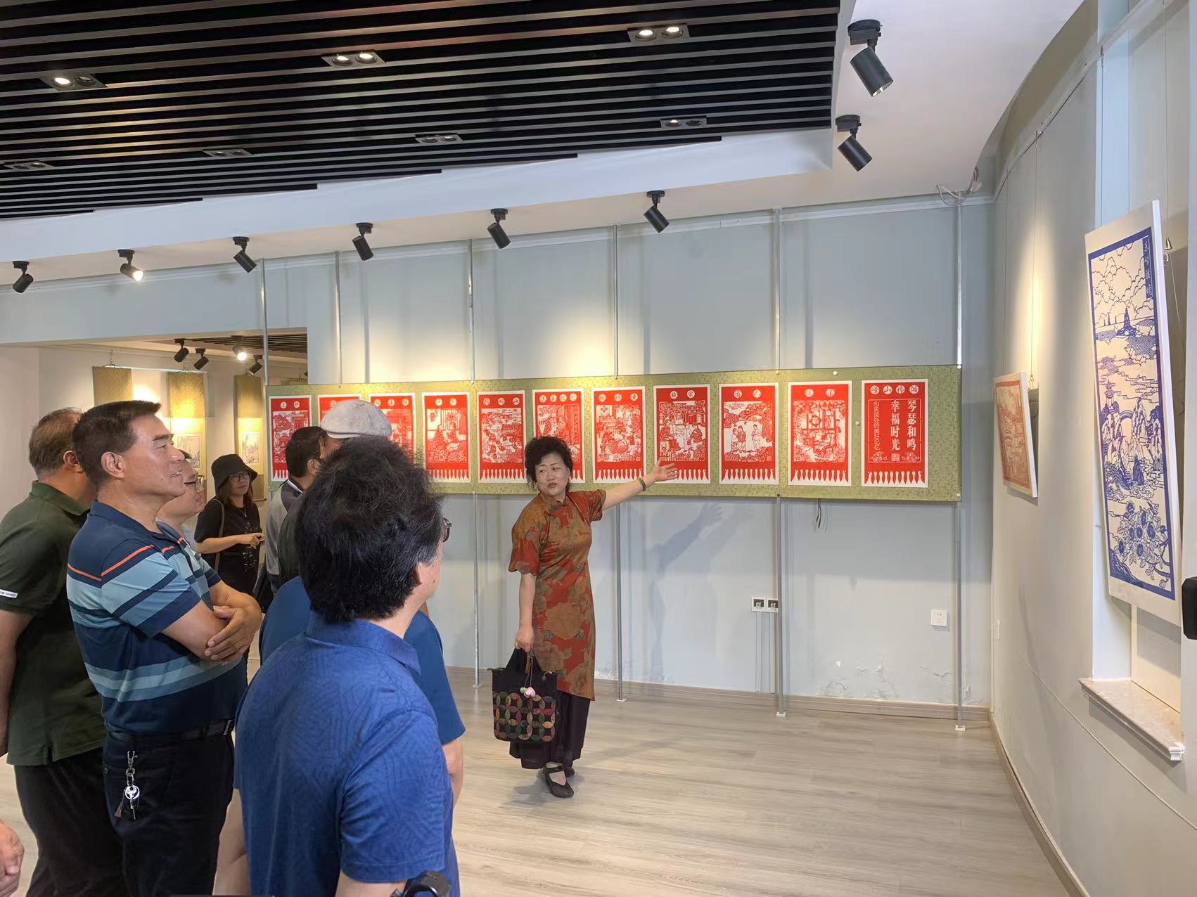 喚醒心靈深處的美好記憶——嶗山非遺剪紙創作展與專業化經紀人服務的融合探索